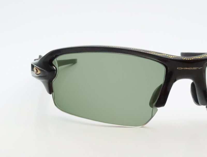 OAKLEY FLAK2.0度入り調光 - メガネのナイトウ