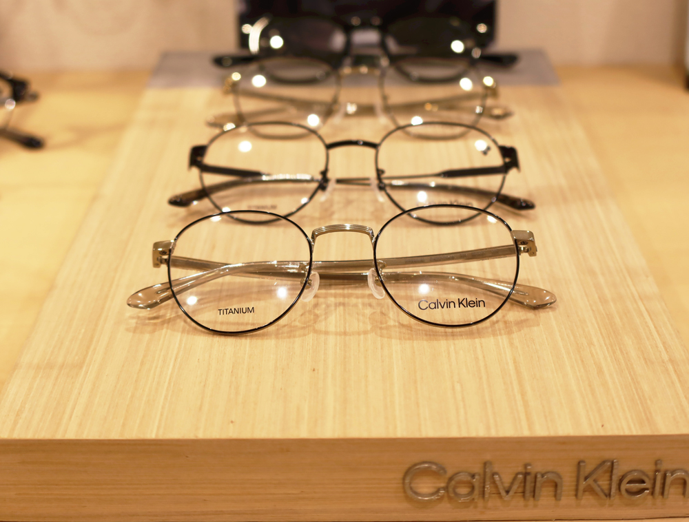 <span class="title">Calvin Klein👓</span>