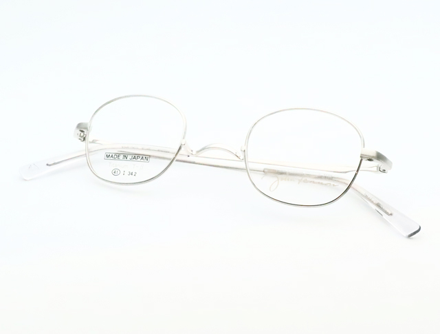 <span class="title">JohnLennon新型メガネ</span>